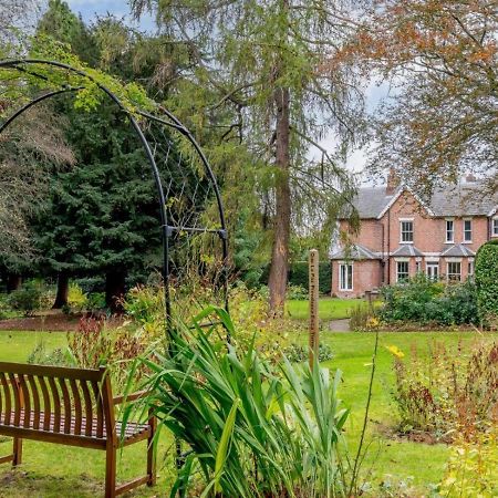 Claridge House Bed & Breakfast Lingfield Eksteriør bilde