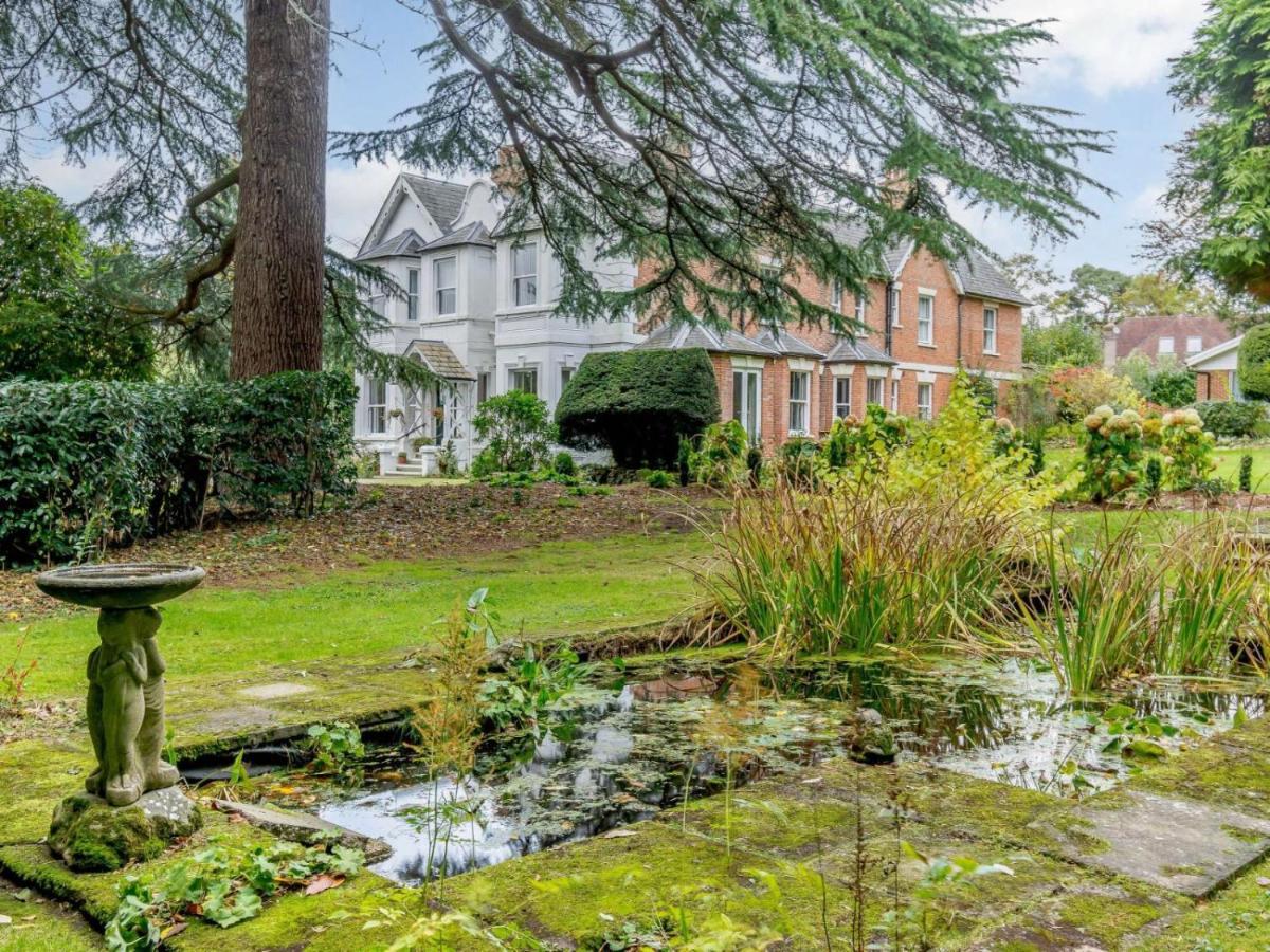 Claridge House Bed & Breakfast Lingfield Eksteriør bilde