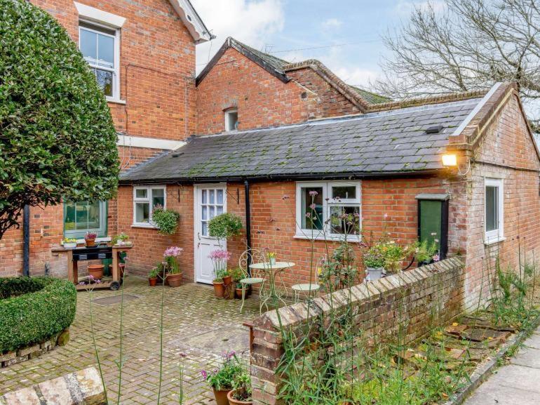 Claridge House Bed & Breakfast Lingfield Eksteriør bilde