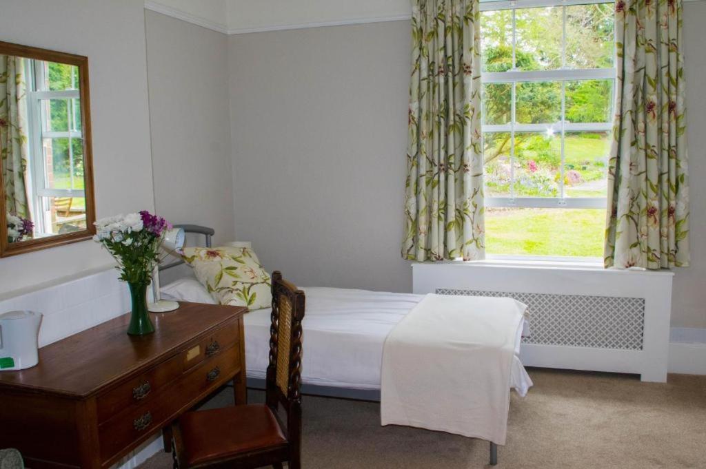 Claridge House Bed & Breakfast Lingfield Eksteriør bilde