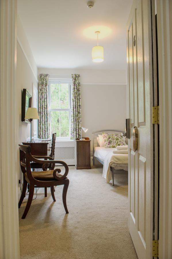 Claridge House Bed & Breakfast Lingfield Eksteriør bilde