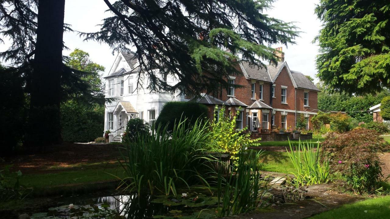 Claridge House Bed & Breakfast Lingfield Eksteriør bilde
